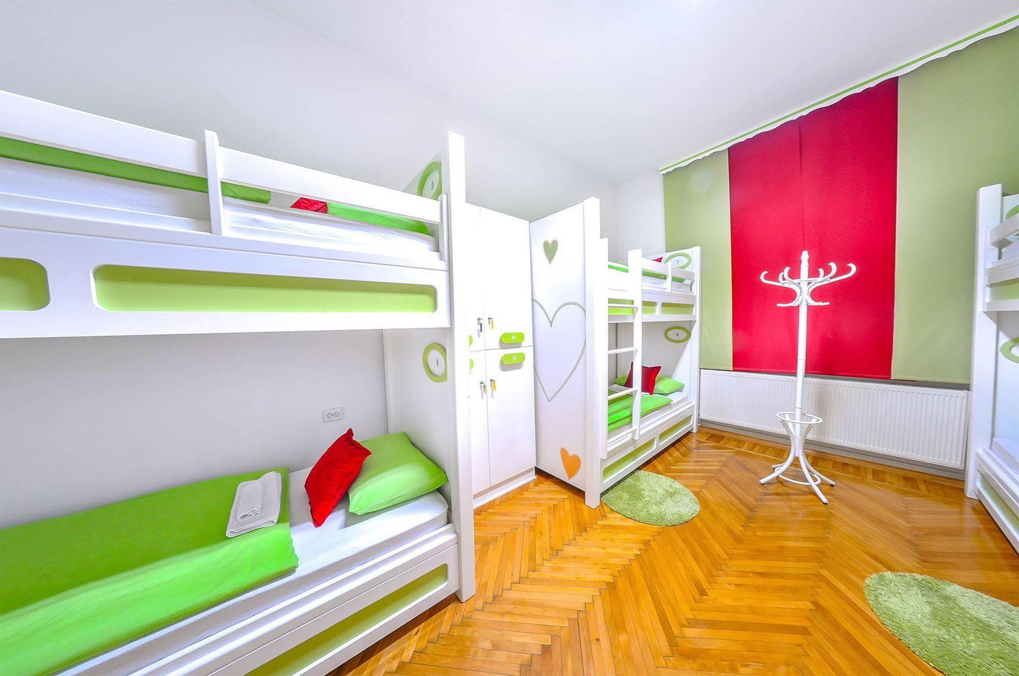 Hostel For Me ซาราเยโว ภายนอก รูปภาพ